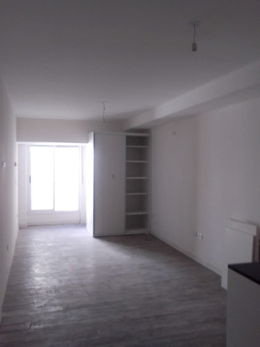 Imagen 4 de 9 de Monoambiente Grande Con Terraza Y Parrillero Todo Incluido