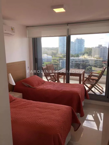 Apartamento En Venta 2 Dormitorios En Torre Esmeralda, Punta Del Este.