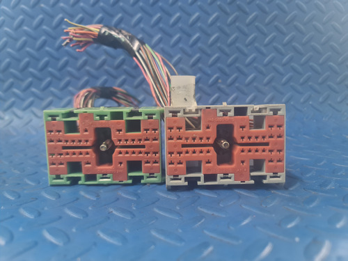 Arnes Conector Caja Fusibles Jeep Liberty 3.7 Litros 2003 (Usado)