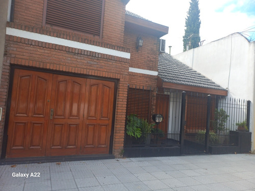 Barrio Naon(mataderos), Casa 4 Amb. 2 Ptas. 220m2. Visitas A Partir 26/05!!