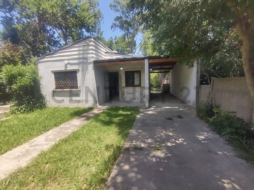 Calle 7 E/ 130 Y 132 - Casa En Venta Con Parque Y Pileta - Punta Lara