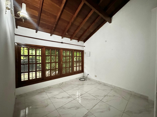 Excelente Chalet En Venta - Barrio Ingles