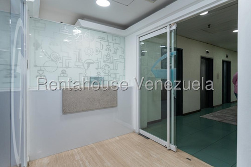 Hermosa Oficina En Venta - Urb. El Rosal.