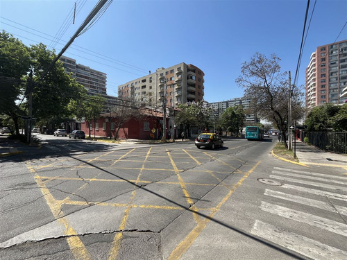 Casa En Arriendo De 10 Dorm. En Ñuñoa