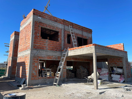 Imagen 8 de 22 de Casa En Dos Plantas - Santa Elena - Pilar Del Este