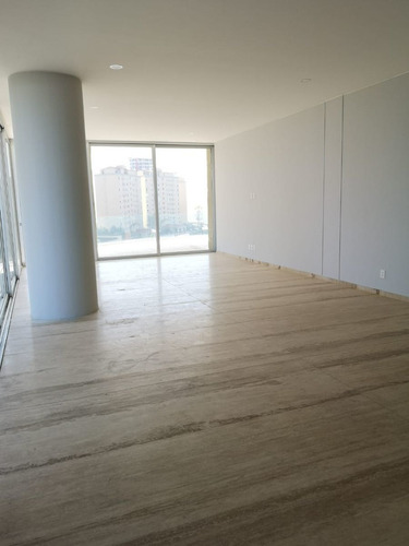 Imagen 2 de 30 de Venta De Departamento Con Terraza En Lo Alto Bosque Real