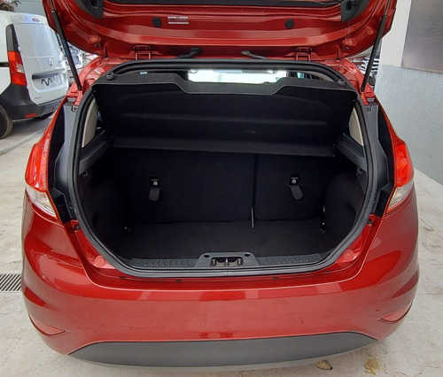 Imagen 8 de 9 de Ford Fiesta Kinetic Design 2017 1.6 Sedan S Plus 120cv