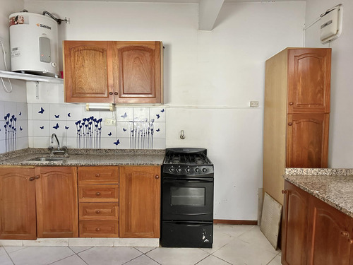 Muy Buen Departamento De 2 Ambientes Con Cochera En Martinez.