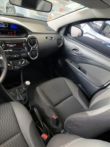 Imagem 12 de 15 de Etios 1.5 X Plus Sedan 16v Flex 4p Manual