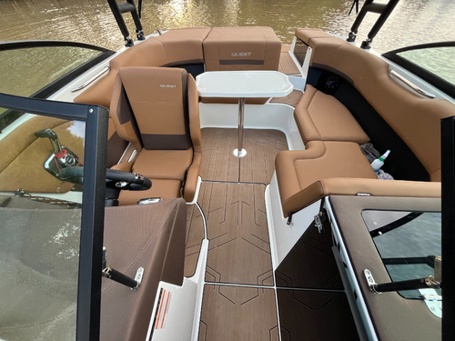 Lancha Open Quest 210 Con Motorizacion Volvo 200 Hp Sx 2025