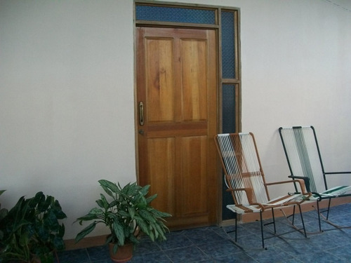 Imagen 5 de 8 de Apto El Roble A Pareja No Garage Incluye Agua, Luz Y Cable Tv
