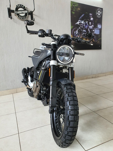 Imagen 11 de 15 de Husqvarna Svartpilen 401