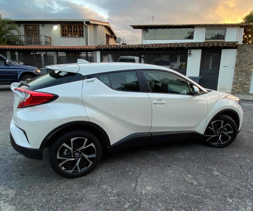 Imagen 4 de 12 de Toyota Ch-r / Chr