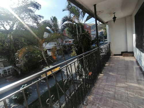 Apartamento En Piso 2 Con Parqueadero, El Bosque - Cali Venta