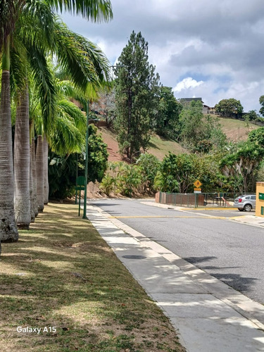 Hermoso Town House Urb. La Unión-el Hatillo