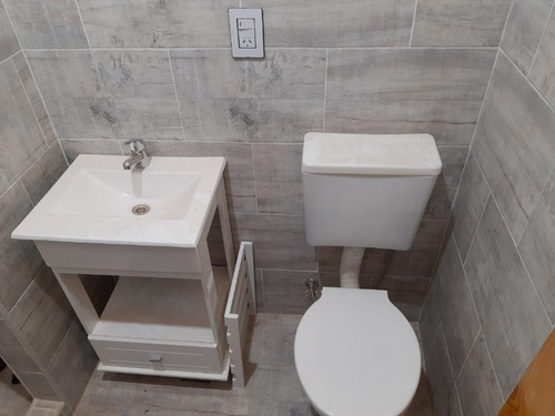 Imagen 11 de 14 de Venta De Block De 6 Departamentos + Galpon En Venta - Moron Norte