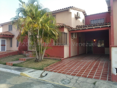 Renta House Vip Group Casas En Venta En Cabudare Lara Bello Townhouse En Caña Dulce Av Intercomunal. Area De Caney Con Bella Vista , Parque Infantil, Vigilancia 24 Horas.