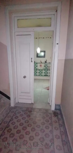 Apartamento En Venta, 2 Dormitorios, 1 Baño, Cerro Largo, Centro.