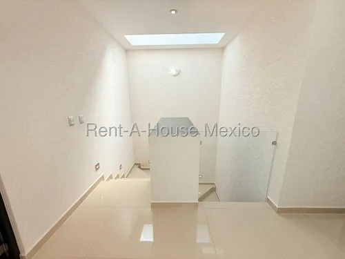Casa En Renta En Zakia Querétaro. Sr