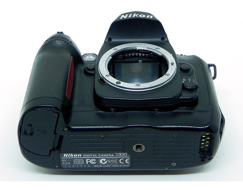 Câmera Digital Nikon D100 No Estado P/ Conserto Ou Peças