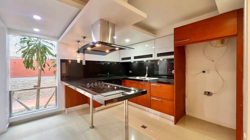 Casa En Venta En Conjunto Residencial Privado.