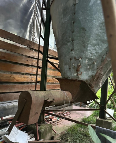 Silo De 9 Toneladas, Usado , Necesita Un Poco De Reparación. (Usado)