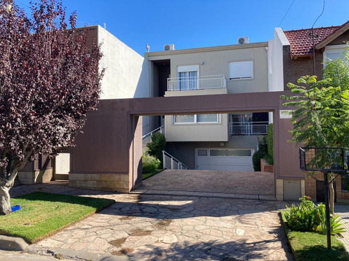 Casa En Venta En Altos De La Falda, Rojas Al 300