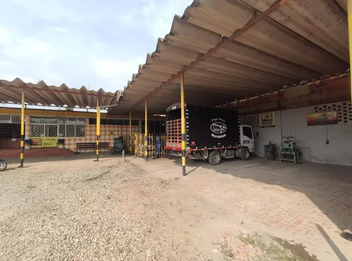 Local En Arriendo En Avenida Libertadores. Cod A25871