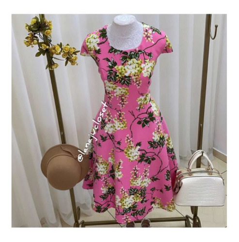 Imagem 4 de 7 de Vestido Evangélico Midi Godê Rosa Floral