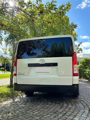 Toyota Hiace 2.8 Tdi Furgón 6at L1h1 3a 4p