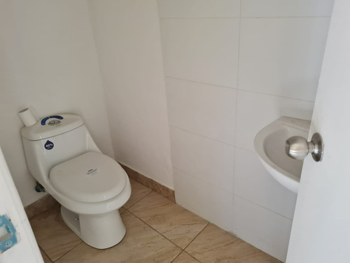 Bodega (400mts2) Oficinas (260mts2) Exelente Ubicacion.