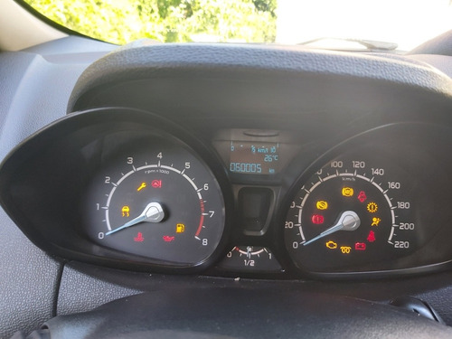 Imagen 4 de 12 de Ford Ecosport 2016 1.6 Freestyle 110cv 4x2