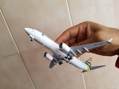 Avion Boeing 737 Max 8 De Cayman Airways Vp-cix Escala 1:200