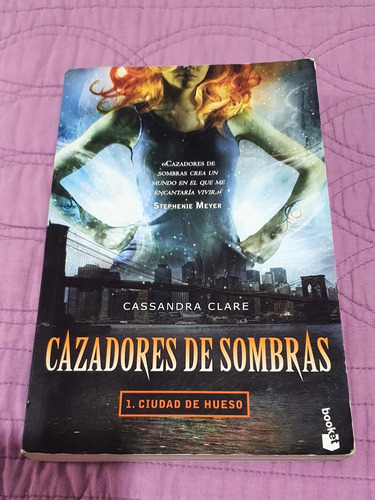 Cazadores De Sombras 1 Ciudad De Hueso - Clare - Booket  Pla