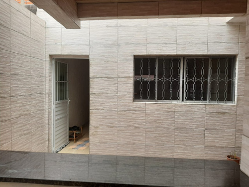 Casa Com 2 Quartos 2 Banheiros Garagem Pra 4 Carros