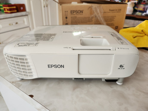 Proyector Epson Powerlite S39 3300lm 100v/240v C/soporte