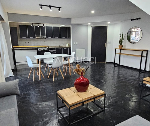 Departamento 4 Ambientes Tipo Duplex. Apto Credito!! Frente Plaza San Martin Centro. Con Cochera Cubierta