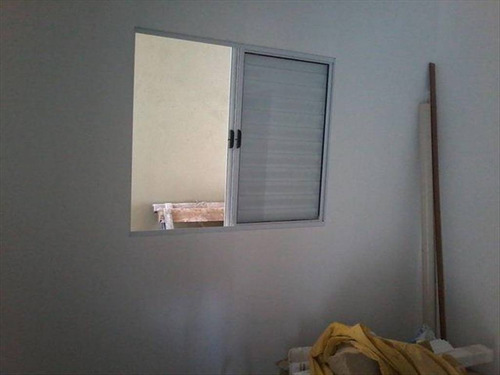 Imagem 25 de 30 de Imóvel Novo Tipo Casa Térrea Em Condominio Fechado Com Excelente Acabamento Com Azulejo Até O Teto Tanto Na Cozinha Como No Banheiro E Moldura De Gesso Nestes Dois Ambientes Janela De Alumínio Cor B