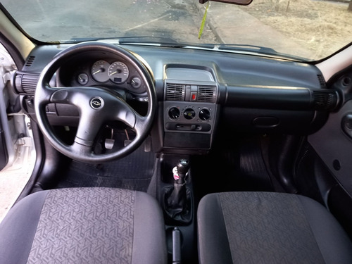 Gm Corsa Sedan