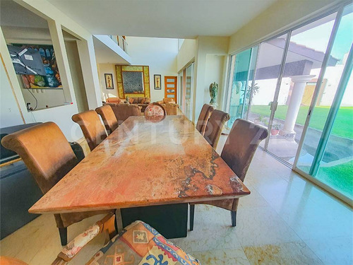 Casa De 664 M2 En Sumiya Jiutepec Morelos $10,800,000.00 Mxn