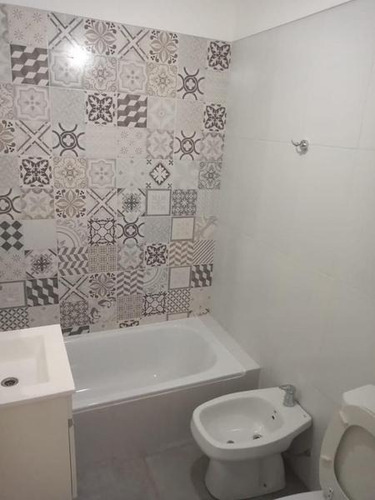 Imagen 7 de 14 de Departamento De 2 Ambientes Con Baulera En Castelar Norte