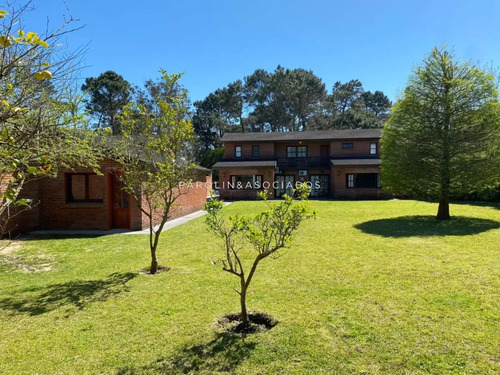 Casa A La Venta De 3 Dormitorio En Beverly Hills, Punta Del Este.