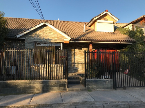 ¡espléndida Y Amplia Casa De 2 Pisos En Venta!