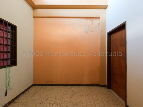 Edificios Comercial En Venta En Centro Barquisimeto Lara -- %%m-c-t%% Cod. 24 Guion 5 3 8 1