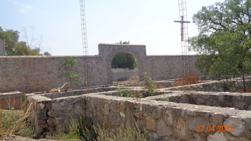Terreno Regular, En Privada, Ideal Para Casa Habitación O Negocio Comercial, De 680m2, Bardeado Al 90%, Con Cimentación De Piedra Y Block De Tabique, En Villas De Tezontepec, Hidalgo