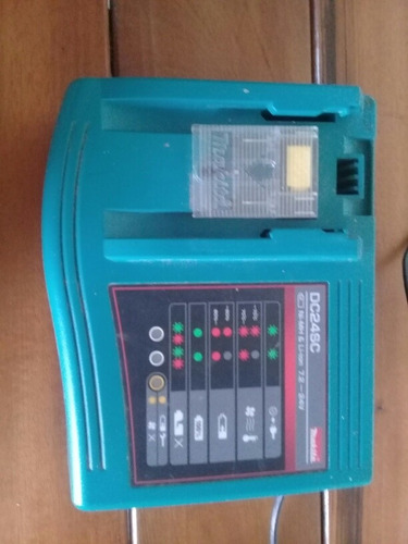 Imagem 1 de 2 de Carregador Makita