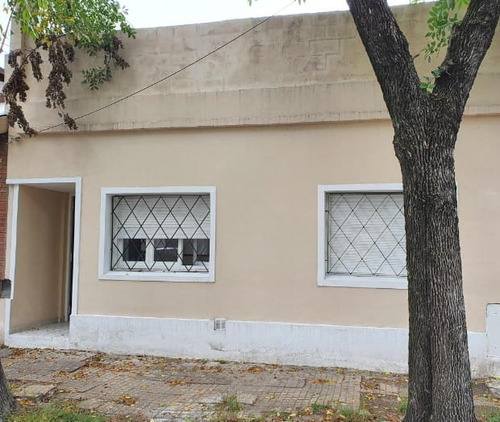 Casa En Venta 3 Ambientes Con Patio Y Jardin Oportunidad - Temperley