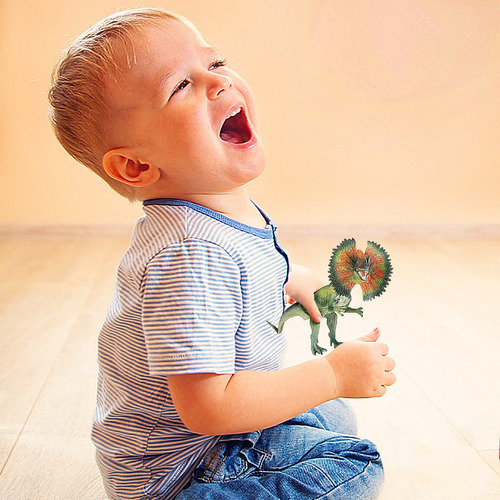 Un Niño, Modelo De Dinosaurio Heterodon, Liso, Pintado A Man
