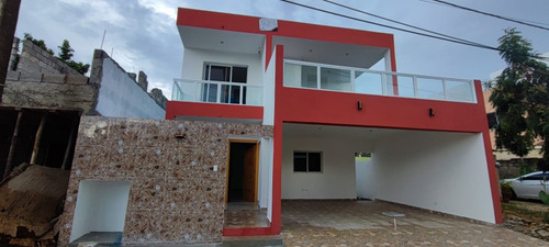 Casa De Dos Niveles Con Patio En Brisa Oriental San Isidro 