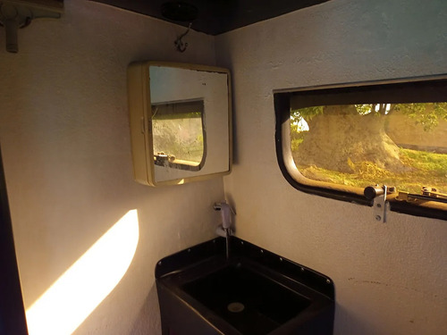 Vendo Motorhome Invel Super Inteiro Documentado, 04 Pessoas.